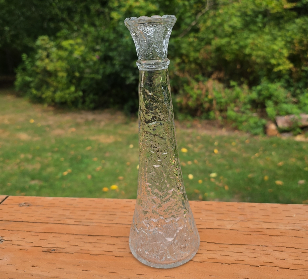 Vtg Libbey Glass Clear Textured Leaf Bud Vase 8" Scalloped Rim Starburst Base